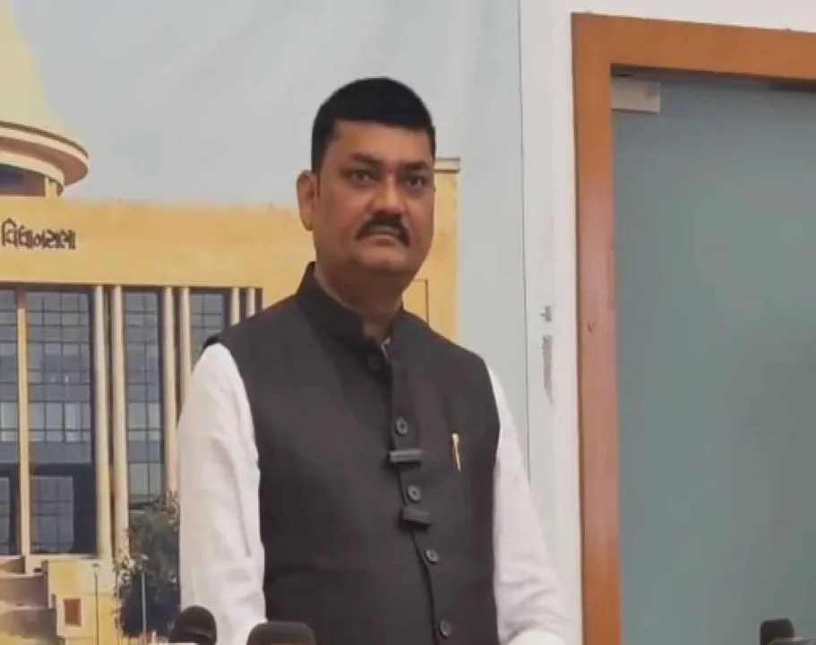  ଗୁଜରାଟ ଆପ୍‌ରେ ସଙ୍କଟ, ବିଶ୍ୱାସଘାତକତା ଅଭିଯୋଗ ଆଣିଲେ ବିଧାୟକ