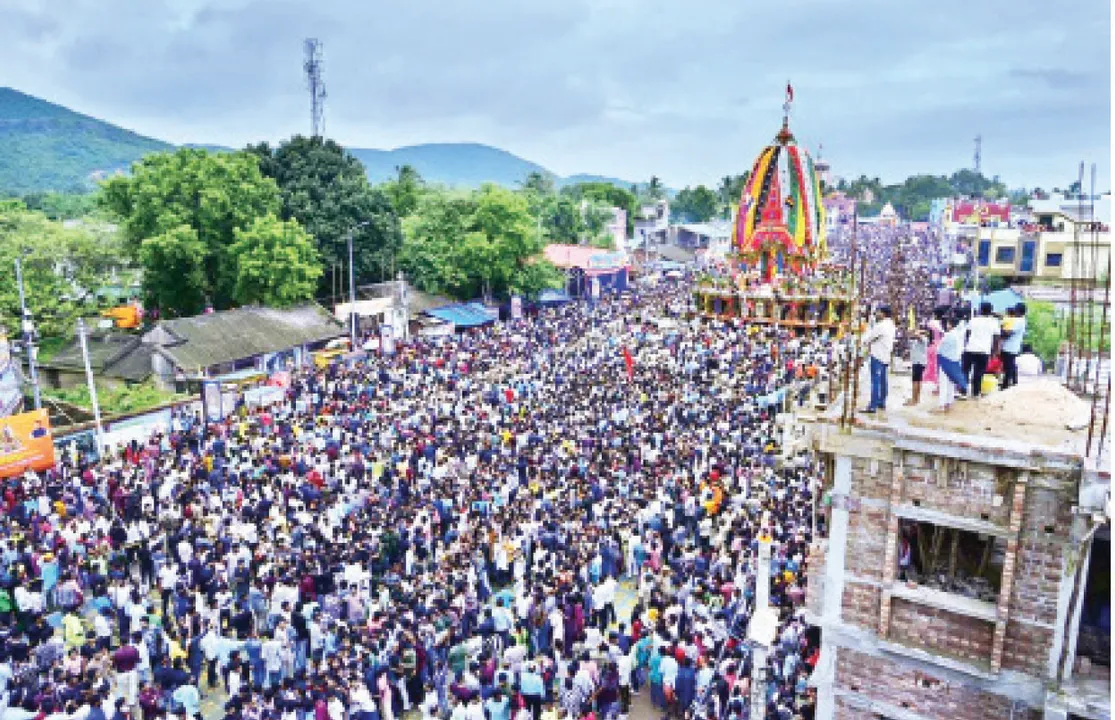  ବଡ଼ଦାଣ୍ଡରେ ଗଡ଼ିଲା ବଳଦେବଙ୍କ ବଡ଼ରଥ