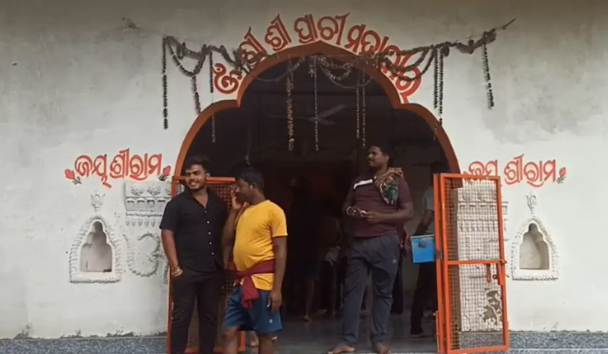  ମାତିଲେ ଲୁଟେରା: ଠାକୁରଙ୍କ ଆଖି ତାଡିନେଲେ ଚୋର