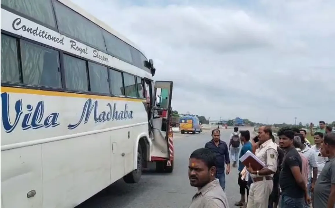  କାରକୁ ଓଭରଟେକ କରି ଦୁର୍ଘଟଣାର ଶିକାର ହେଲା ବସ