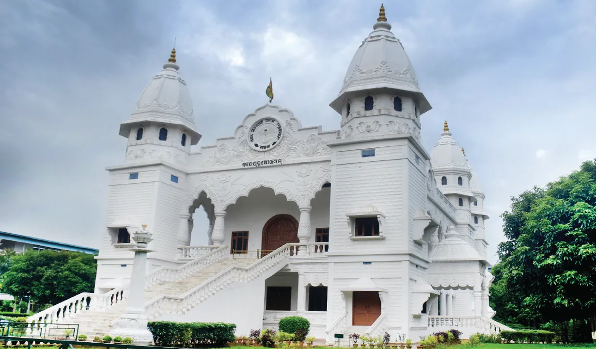  ଆସ୍ଥାର ନବ ଆଳୟ: ସତ୍‌ସଙ୍ଗ ବିହାର ମନ୍ଦିର, ଶ୍ବେତ ରଙ୍ଗ ସହ ବାଣ୍ଟୁଛି ଶାନ୍ତି ଓ ଭାତୃତ୍ବର ବାର୍ତ୍ତା