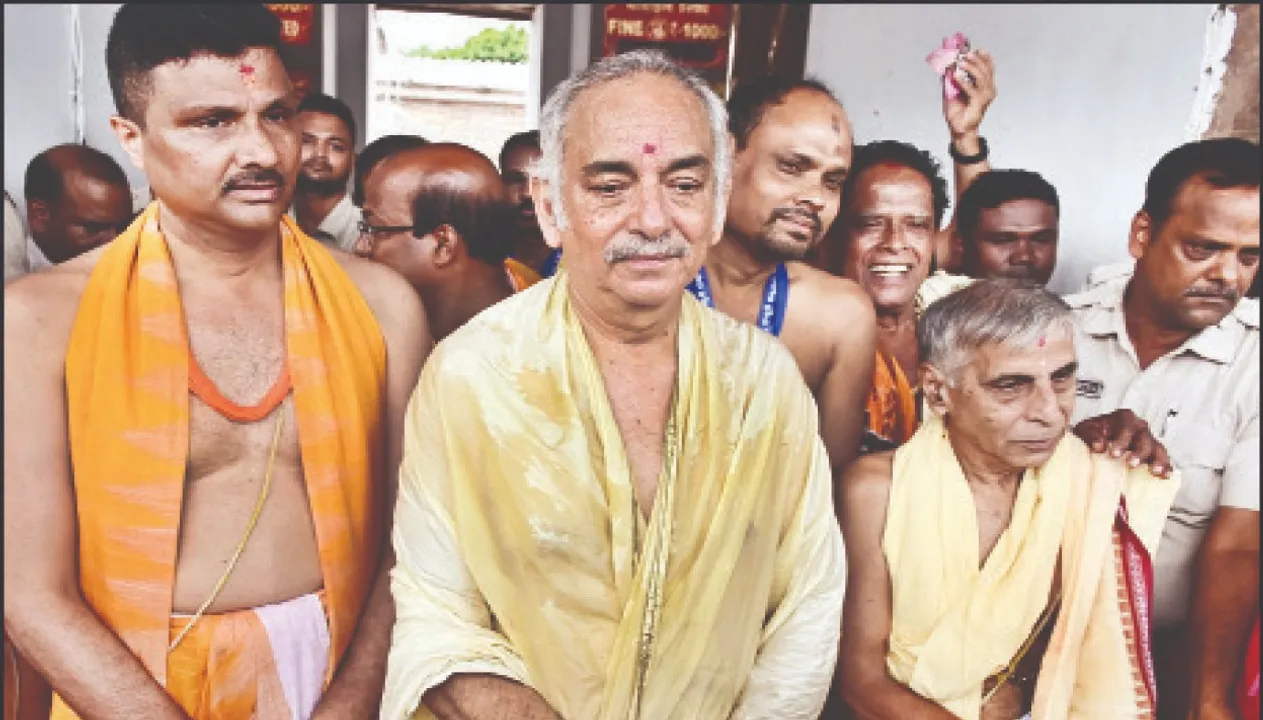  ରତ୍ନଭଣ୍ଡାର ମରାମତି ଅନୁଧ୍ୟାନ କଲେ ଗଜପତି: ପରିବର୍ତ୍ତନ ହେଲାଣି ୬ଶହ ସାଆଣ ପଥର, ସିନ୍ଦୁକ ପାଇଁ ଚଉଡ଼ା ହେଲା ରତ୍ନଭଣ୍ଡାର ଦୁଆର