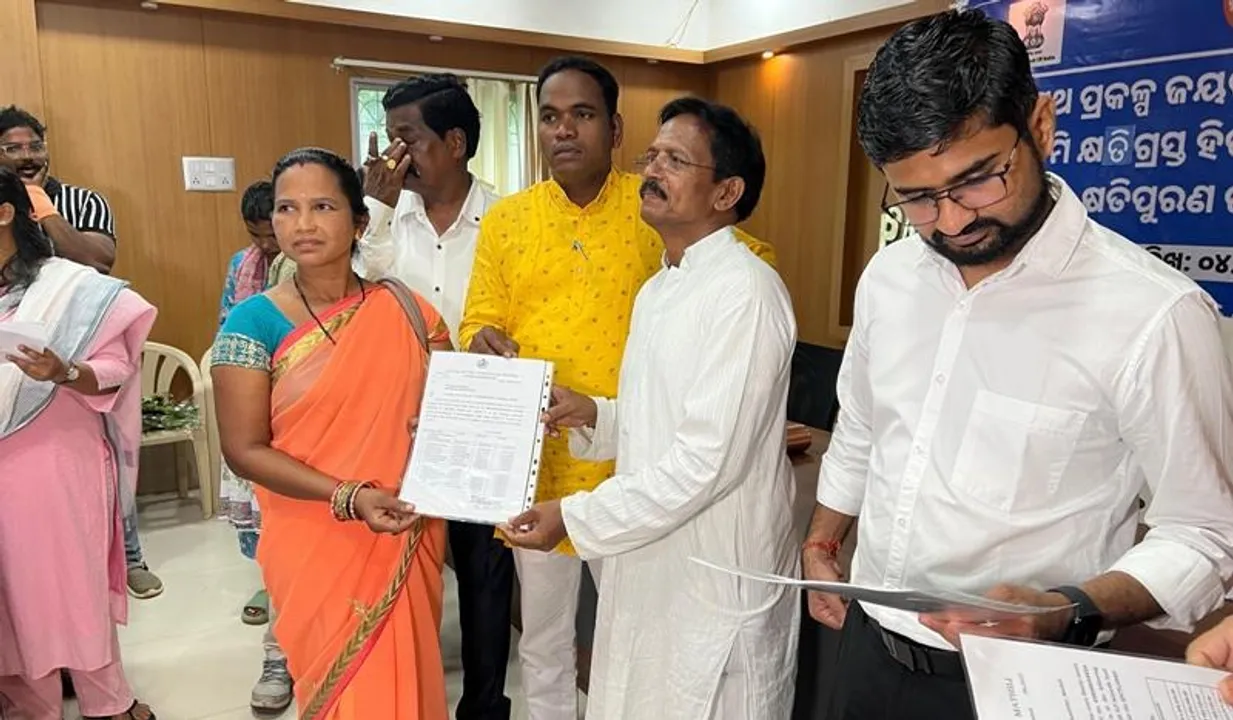  ଜୟପୁର-ମାଲକାନଗିରି ରେଳପଥ ଜମି ଅଧିଗ୍ରହଣ: କ୍ଷତିଗ୍ରସ୍ତଙ୍କୁ ଅର୍ଥ ରାଶି ପ୍ରଦାନ