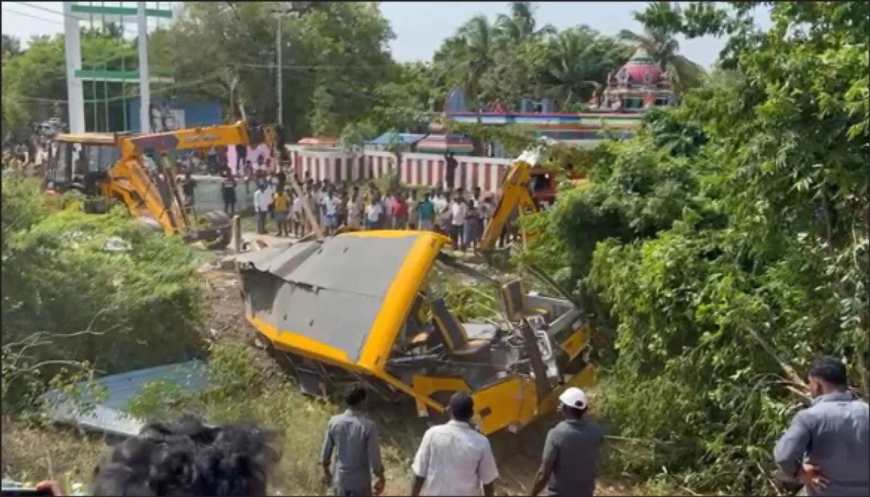  ତାମିଲନାଡ଼ୁରେ ସ୍କୁଲ ଭ୍ୟାନ୍‌ ଉପରକୁ ମାଡ଼ିଗଲା ଟ୍ରେନ୍‌, ୩ ଛାତ୍ରଙ୍କ ମୃତ୍ୟୁ