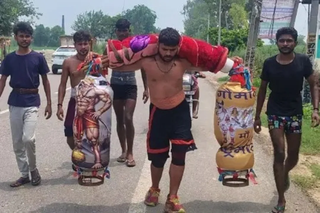  ପ୍ରେମିକା ଖୁବଶୀଘ୍ର ଆଇପିଏସ ଅଧିକାରୀ ହୋଇଯାଉ; ଏଭଳି ମାନସିକ ନେଇ ପାଣିଭାର ଧରି ଯାଉଛନ୍ତି ଯୁବକ