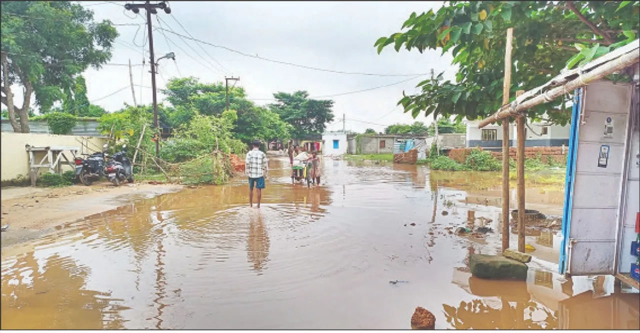  ପାଣିଘେରରେ ଫୁଲେଶ୍ବରୀ ବସ୍ତି