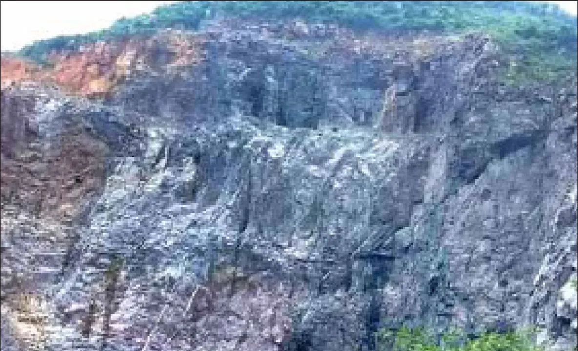  ଅଟକିଛି ୮ ହଜାର କୋଟିର ପ୍ରକଳ୍ପ: ମାସକୁ ଲୁଟ୍‌ ହେଉଛି ୧୫ ଲକ୍ଷ ଟନ୍‌ କଳାପଥର