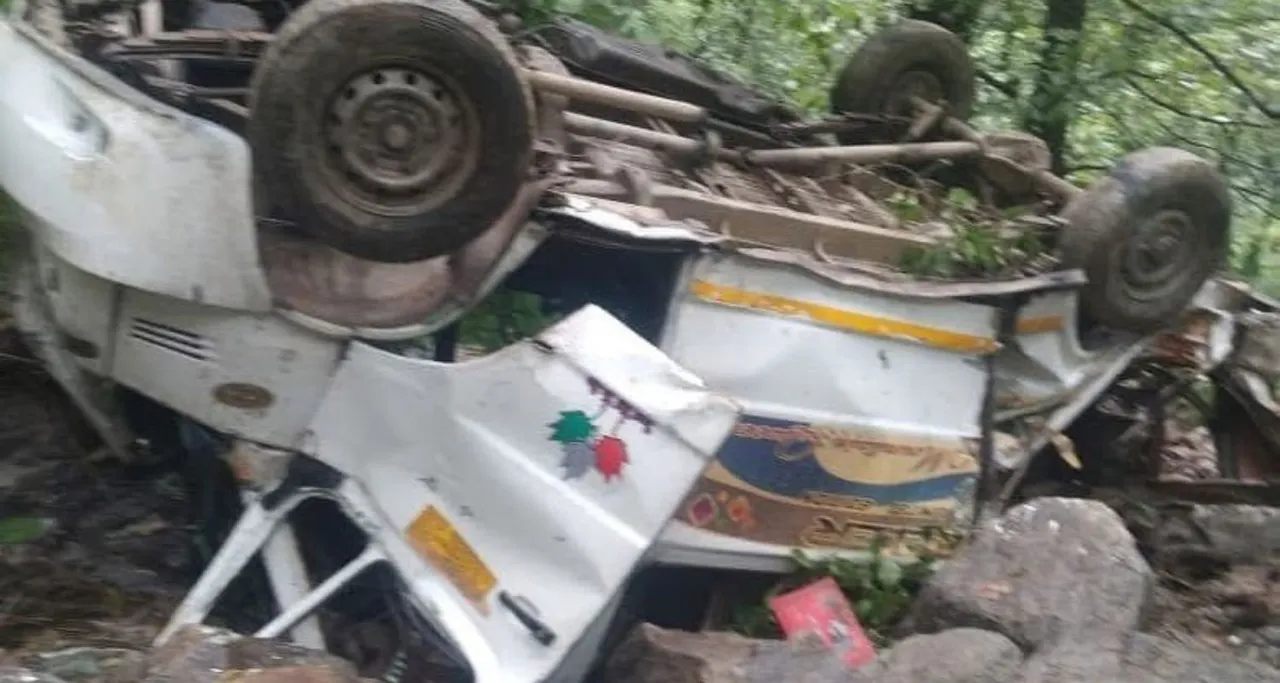  ଜମ୍ମୁ-କଶ୍ମୀରରେ ଗଭୀର ଖାତକୁ ଖସିଲା ଟେମ୍ପୋ ଟ୍ରାଭେଲର, ୫ମୃତ