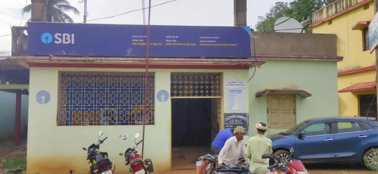  ସୀମାନ୍ତ ଗାଁର ଜୀବନଜୀବିକା: ଘର ଝାଡ଼ଖଣ୍ଡ, ବ୍ୟାଙ୍କ ଖାତା ଓଡ଼ିଶାରେ