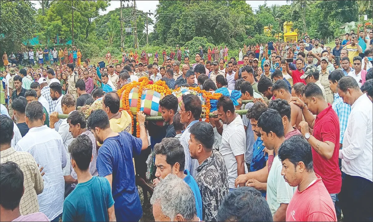  ପଞ୍ଚଭୂତରେ ଲୀନହେଲେ ସୌମ୍ୟାଶ୍ରୀ: ଅନ୍ତିମ ବିଦାୟ ଦେଲେ ପରିବାର, ଗ୍ରାମବାସୀ