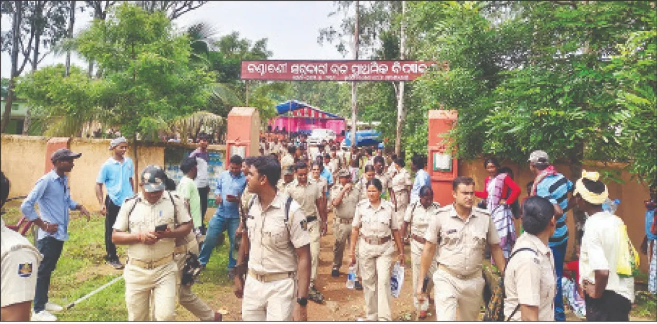  ରୁଙ୍ଗ୍‌ଟା ଶିଳ୍ପ ପ୍ରତିଷ୍ଠା ପାଇଁ ପଲ୍ଲୀସଭା: ଆନ୍ଦୋଳନକାରୀଙ୍କୁ ଲାଠିମାଡ଼, ସଂଗୃହୀତ ମତ ନ ଜଣାଇବାରୁ ତାତିଲେ