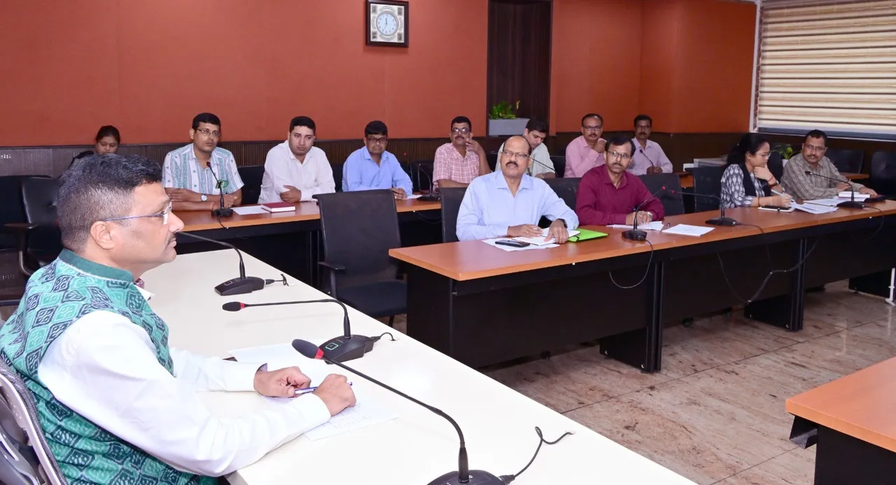  ରାଜ୍ୟରେ ଖରିଫ ଫସଲ ପାଇଁ ସାର ଯୋଗାଣ ସ୍ଥିତିର ସମୀକ୍ଷା କଲେ କୃଷି ସଚିବ ଡ଼ ଅରବିନ୍ଦ କୁମାର ପାଢୀ