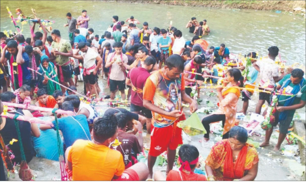  ଚଳଚଞ୍ଚଳ ତ୍ରିବେଣୀ ଘାଟ: ଜଳ ଉଠାଇଲେ ୫ହଜାର କାଉଡ଼ିଆ
