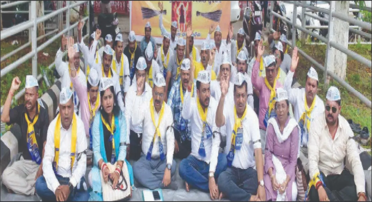  ଆମ୍ ଆଦ୍‌ମୀ ପାର୍ଟି ପକ୍ଷରୁ ରାଜ୍ୟପାଳଙ୍କୁ ସ୍ମାରକପତ୍ର