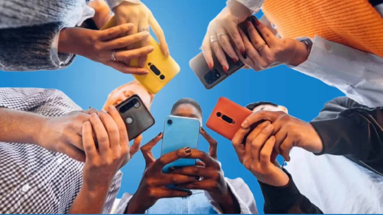  Mobile phones are driving users crazy!: Research claims Photograph: (sambad.in) 
