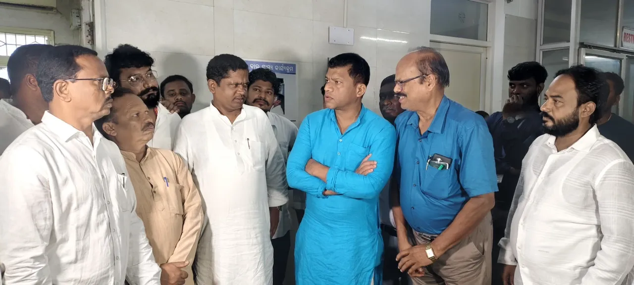  ନାବାଳିକା ଦୁଷ୍କର୍ମ ଘଟଣା: ମେଡିକାଲରେ ପୀଡିତାଙ୍କୁ ଭେଟିଲା ବିଜେଡିର ଫ୍ୟାକ୍ଟ ଫାଇଣ୍ଡିଂ ଟିମ