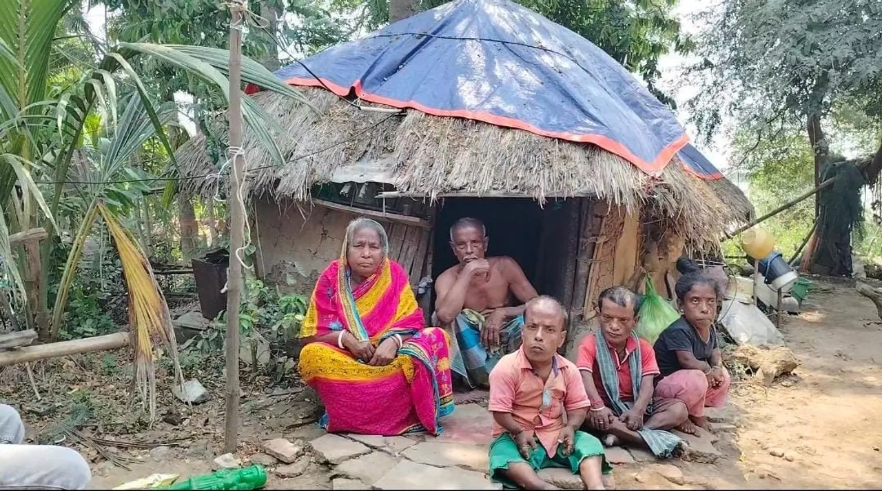  ୩ ଭିନ୍ନକ୍ଷମଙ୍କ ସହ ଭଙ୍ଗା କୁଡ଼ିଆରେ ବୃଦ୍ଧ ଓ ବୃଦ୍ଧାଙ୍କ ଜୀବନ