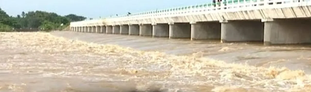  ଭାର୍ଗବୀ ବ୍ରିଜରୁ ନଦୀକୁ ଡେଇଁଲେ ମହିଳା
