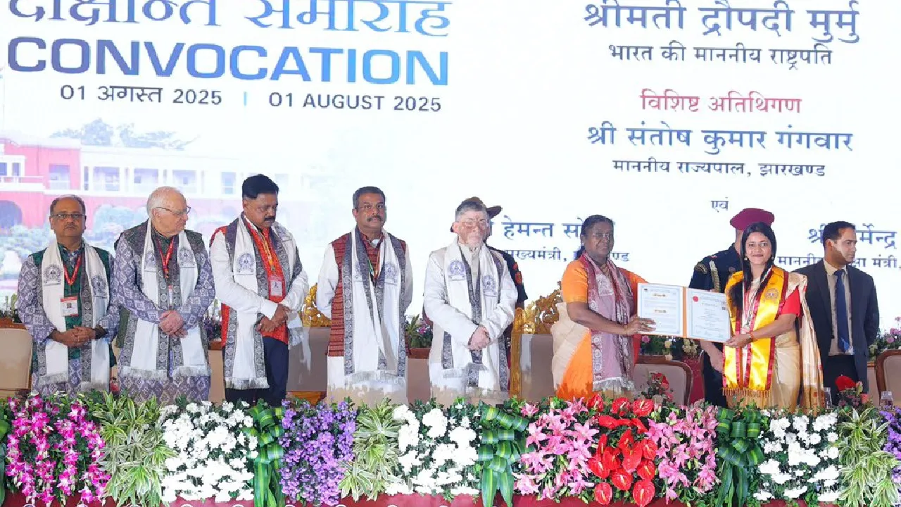  ‘ଛାତ୍ରଛାତ୍ରୀମାନେ ଚାକିରି କରିବା ସହ ଉତ୍କର୍ଷତା ମଧ୍ୟ ହାସଲ କରିବା ଉଚିତ’