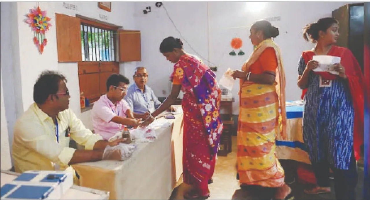  ହଙ୍ଗାମା ଭିତରେ ବିହାର ଭୋଟର ଲିଷ୍ଟ୍‌ ଜାରି: ଗତ ଅପ୍‌ଡେଟ୍‌ରେ ଇସିଆଇ କହିଥିଲା ୬୪ ଲକ୍ଷ ନାମ ହଟିବ