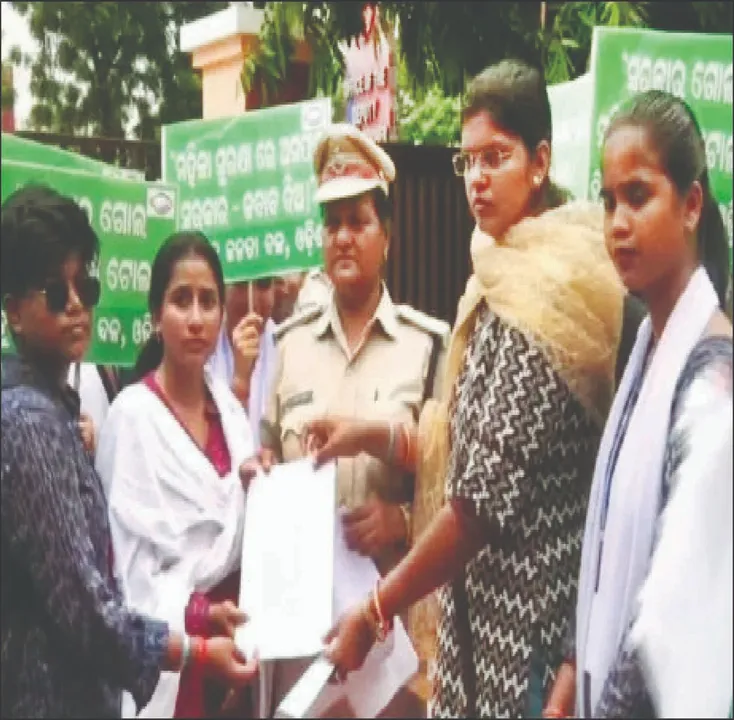  ‘ରମାଦେବୀ’ ଛାତ୍ରୀମାନେ ନିଜକୁ ଅସୁରକ୍ଷିତ ମଣୁଛନ୍ତି: ଆଉଟ୍‌ପୋଷ୍ଟ୍‌ ପ୍ରତିଷ୍ଠା ଦାବି