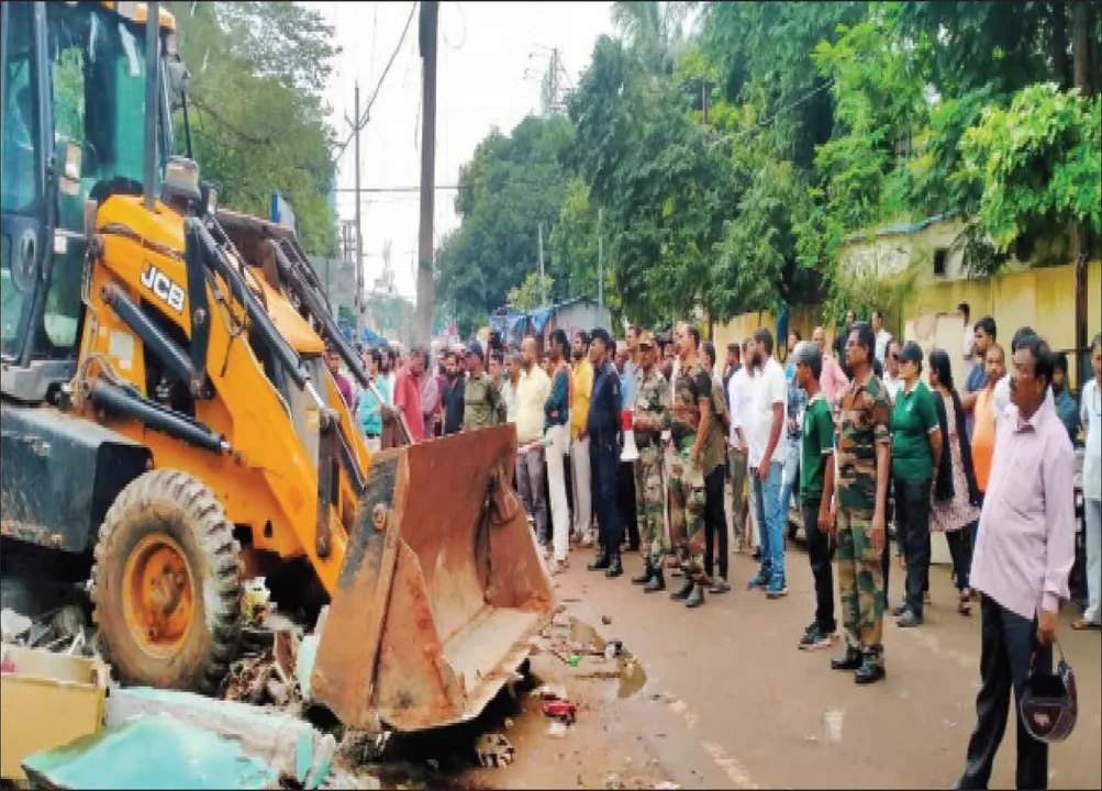  ମାର୍କେଟ ବିଲ୍‌ଡିଂ ପଛପାର୍ଶ୍ବ: ଉଚ୍ଛେଦ ବେଳେ ଉତ୍ତେଜନା