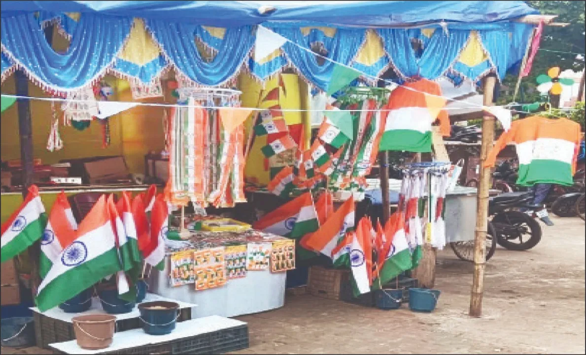  ପତାକାରୁ ପୋଷାକ ପର୍ଯ୍ୟନ୍ତ ତ୍ରିରଙ୍ଗାମୟ