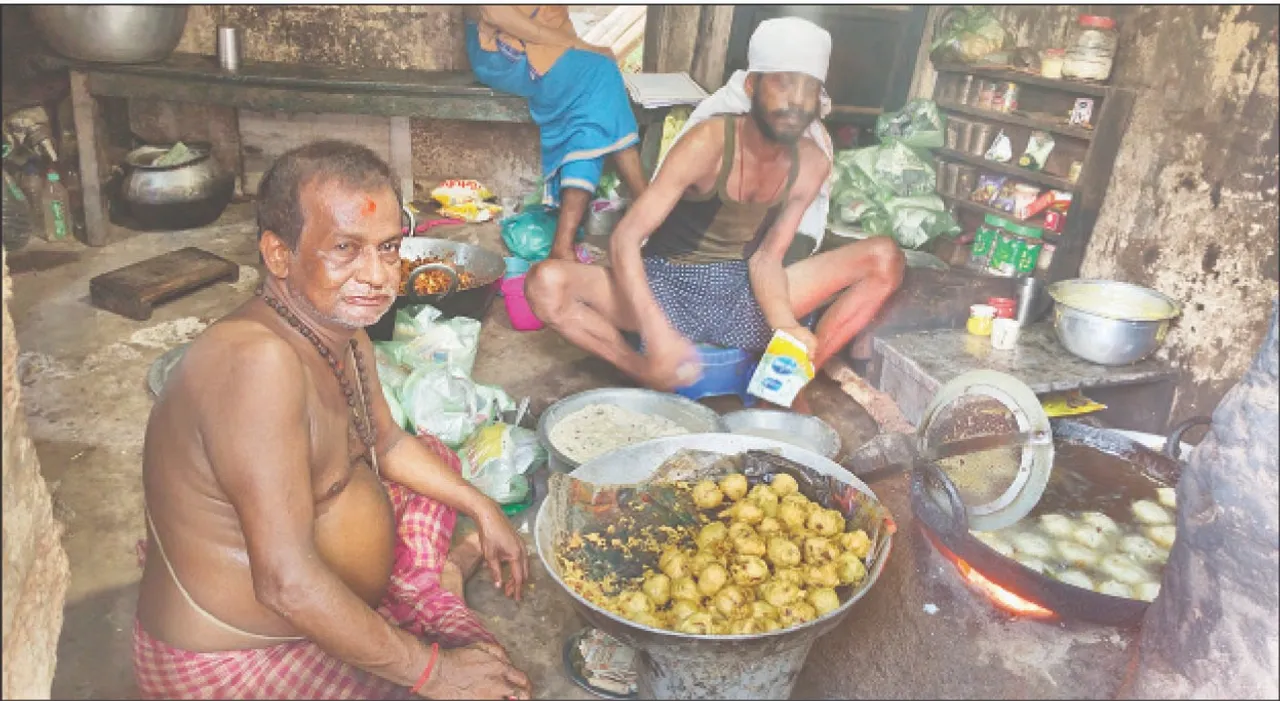  ପୁରୁଣା ଭୁବନେଶ୍ବରର ପ୍ରିୟ ବୁଲୁନନା: ଚାଳିଆ ଦୋକାନରେ ମହକୁଛି ୨ଟଙ୍କିଆ ବରା