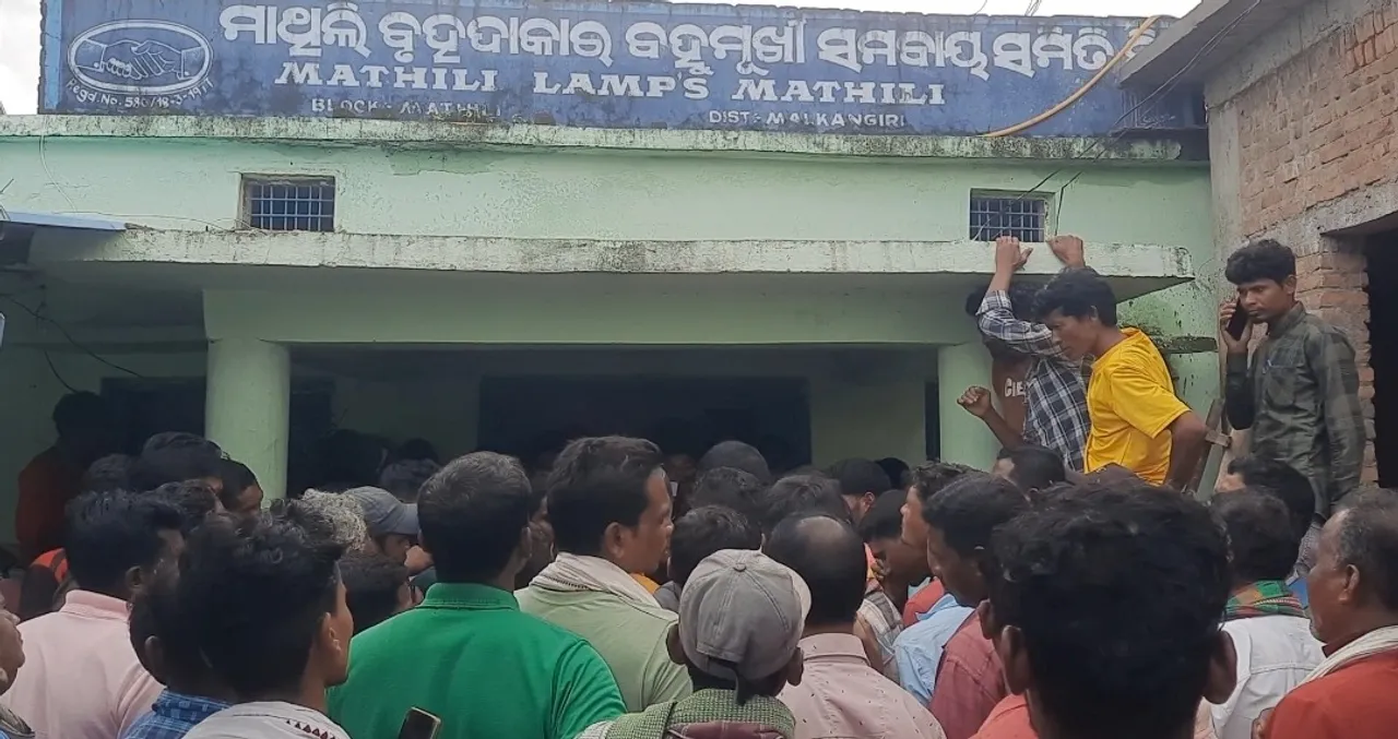  ମାଥିଲି ଲ୍ୟାମ୍ପସରେ ସାର ଦୁର୍ନୀତି: ଗୋଟିଏ ୟୁରିଆ ଦେଇ ୬ଟି କରାଯାଉଛି ଅନ୍‌ଲାଇନ୍‌
