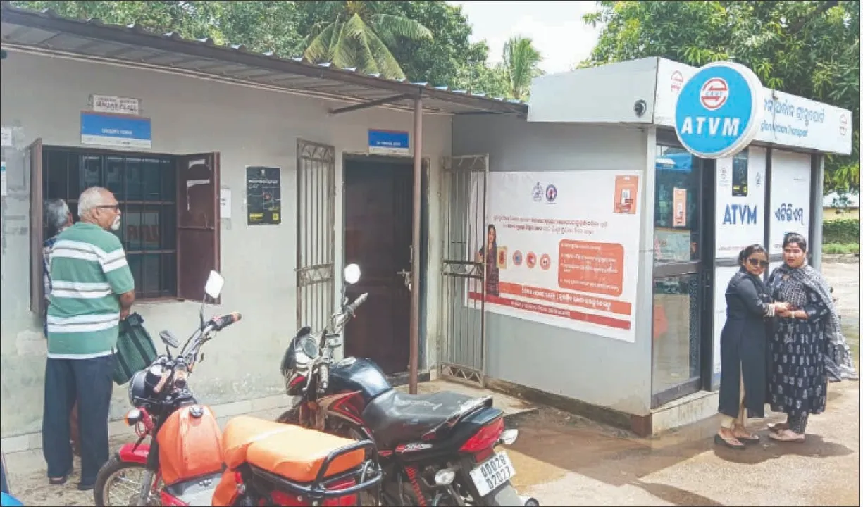  ସ୍ମାର୍ଟଫୋନ୍‌ ନାହିଁ, ହୋଇପାରୁନି ‘ବସ୍ ପାସ୍‌‌’ ନବୀକରଣ