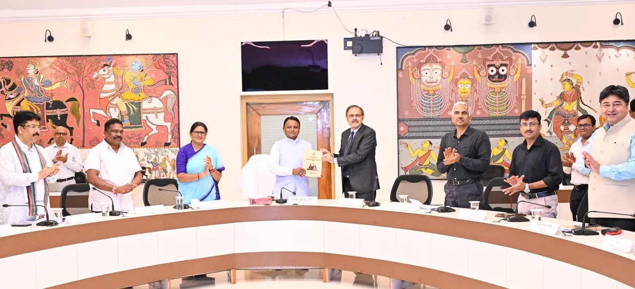  ମୁଖ୍ୟମନ୍ତ୍ରୀଙ୍କୁ ଅନ୍ତରୀଣ ରିପୋର୍ଟ ପ୍ରଦାନ କଲେ ଷଷ୍ଠ ରାଜ୍ୟ ଅର୍ଥ କମିଶନ