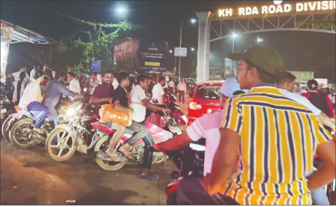  ସୀତାରାମ ଛକରେ ଅଣାୟତ୍ତ ଟ୍ରାଫିକ୍