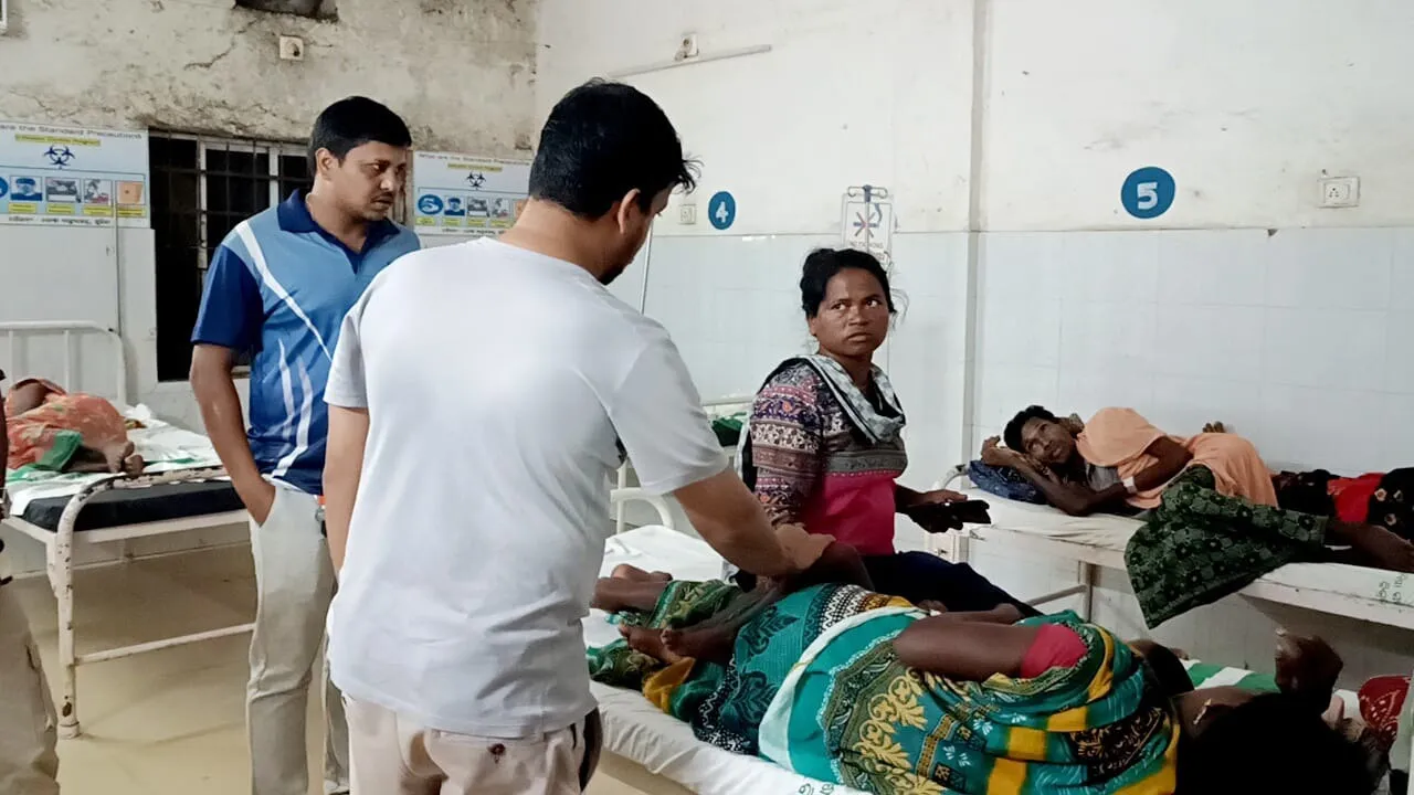  ବାଇକ୍‌ରେ ଆସି ମେଡିକାଲ୍‌ରେ ରୋଗୀସେବା ଅନୁଧ୍ୟାନ କଲେ ତହସିଲଦାର