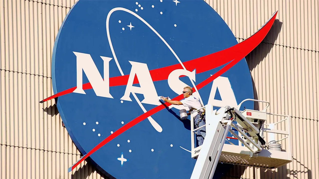  Photograph: (Space) 