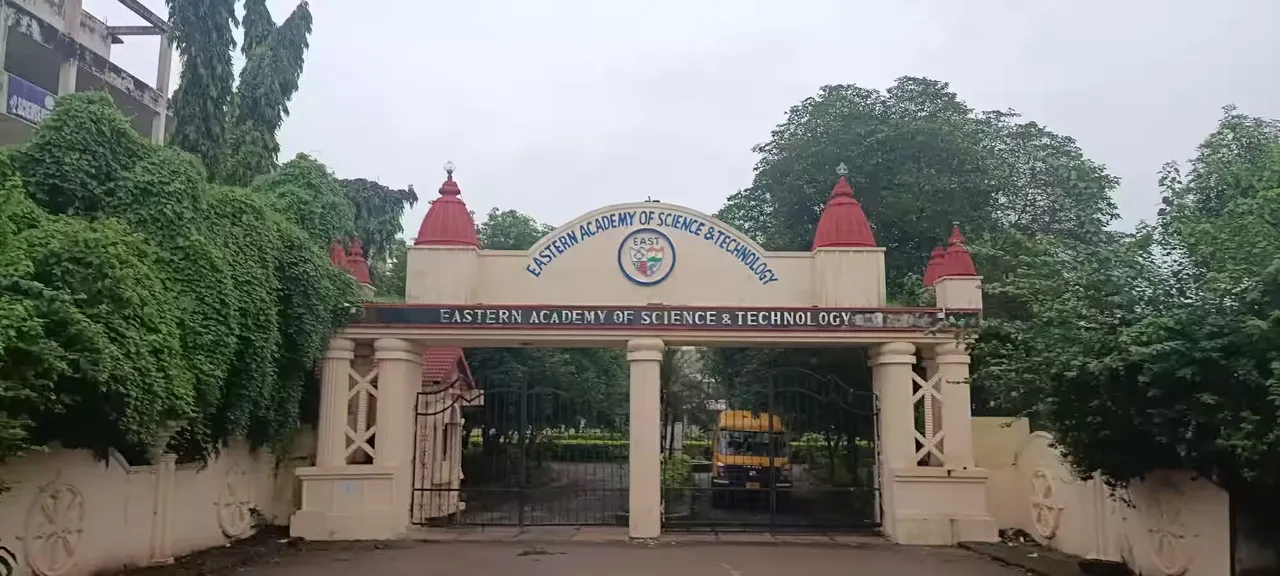  ଛାତ୍ରଛାତ୍ରୀଙ୍କୁ ୨୯ ଲକ୍ଷ ଟଙ୍କାର କ୍ଷତିପୂରଣ ଦେବ ଇଷ୍ଟ କଲେଜ