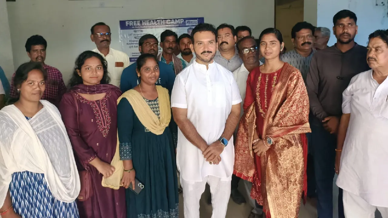  ବିଧାୟକଙ୍କ ସୁପାରିସରେ ଜ୍ବରରେ ପୀଡ଼ିତ ଗ୍ରାମରେ ନିଶୁକ୍ଳ ସ୍ୱାସ୍ଥ୍ୟ ଶିବିର