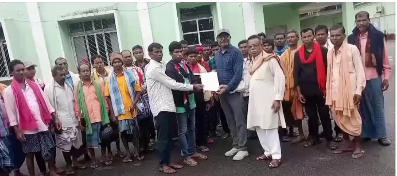  ପ୍ରଭାବଶାଳୀ ଗୋଷ୍ଠୀ ଦଖଲରେ ୩୦ ଏକର ଜଙ୍ଗଲ ଜମି, ଜିଲ୍ଲାପାଳଙ୍କ ଦ୍ବାରସ୍ଥ ଗ୍ରାମବାସୀ