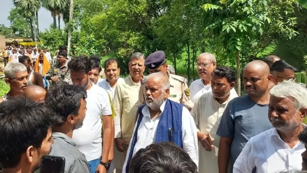  ମନ୍ତ୍ରୀ ଓ ବିଧାୟକଙ୍କୁ ଏଥିପାଇଁ ଆକ୍ରମଣ କଲେ ଗ୍ରାମବାସୀ