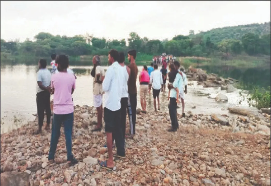  ଗୁଗଲ୍ ମ୍ୟାପ୍ ଅନୁସରଣ କରୁଥିବା ଭ୍ୟାନ୍ ଭାସିଗଲା: ୪ ମୃତ, ଜଣେ ନିଖୋଜ