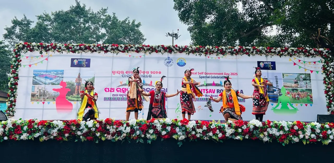  ରାଉରକେଲାରେ ପଥ ଉତ୍ସବ: ଓଲିଉଡ ତାରକାଙ୍କ କଣ୍ଠର ଯାଦୁରେ ଝୁମିଲେ ଦର୍ଶକ, ସ୍ଥାନୀୟ କଳାକାର ଦେଖାଇଲେ କଳା
