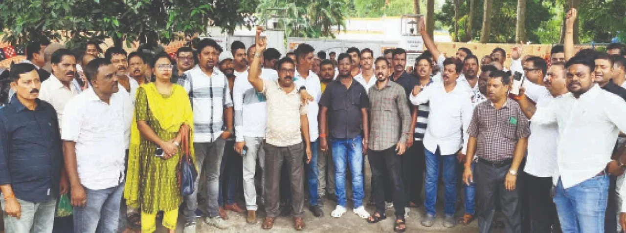  ପୂର୍ତ୍ତମନ୍ତ୍ରୀଙ୍କ ବାସଭବନ ଘେରାଉ କଲେ ଠିକାଦାର
