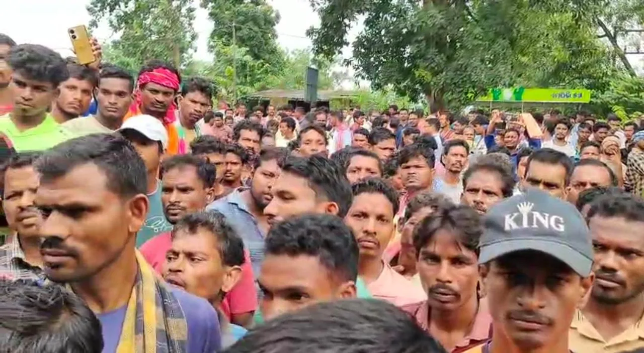  ସାର ପାଇଁ ୩୨୬ ନଂ ଜାତୀୟ ରାଜପଥ ଅବରୋଧ