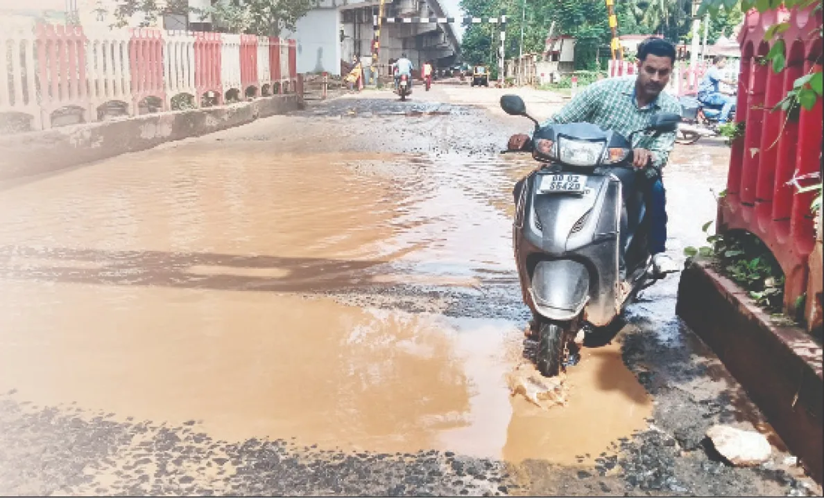  ରାଜନୀତିର ପଶାପାଲିରେ ‘ରାଜଧାନୀ’ ୩୦୦ କୋଟି ଅଳିଆରେ ଫସିଛି ବିଏମ୍‌ସି