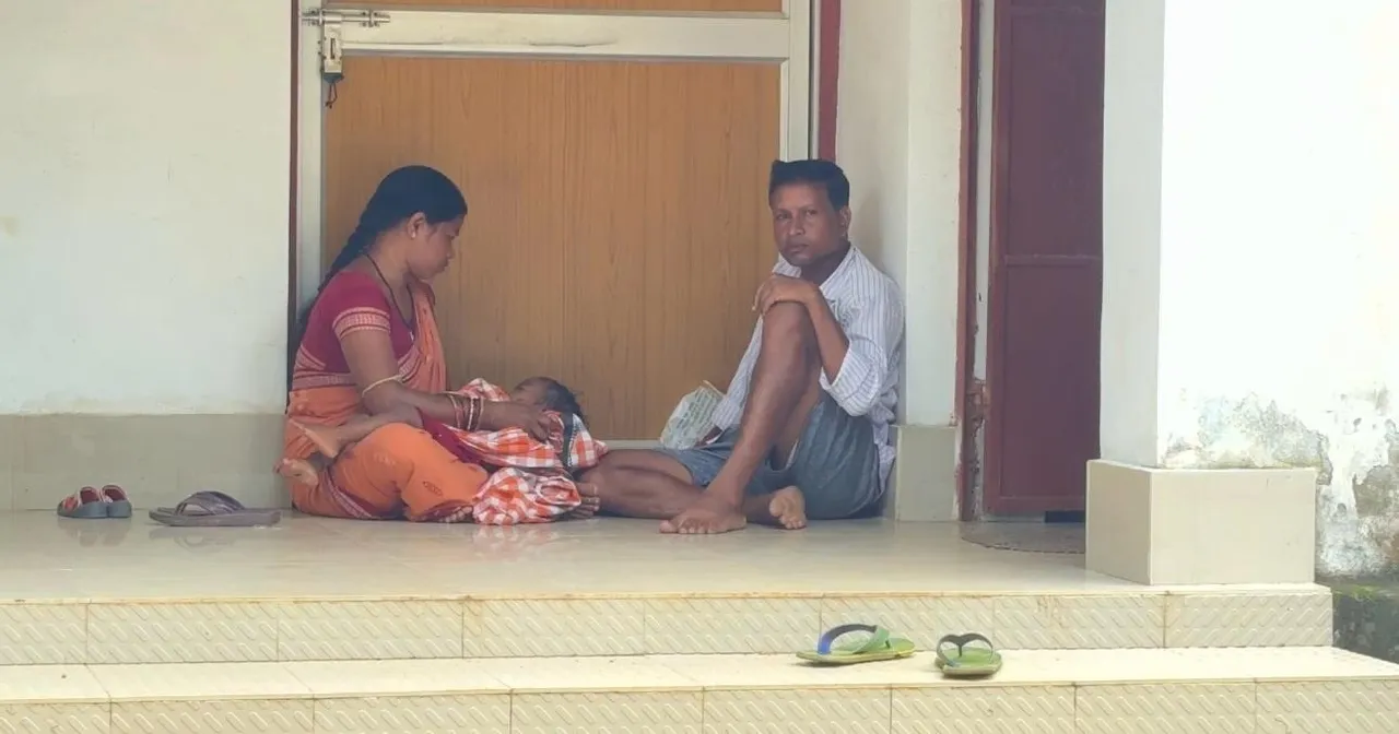  କାମ କରି ମୂଳ ନପାଇବାରୁ ପରିବାର ସହ ଧାରଣା ଦେଲେ ଶ୍ରମିକ, ସାମିଲ ହେଲା ଶିଶୁ