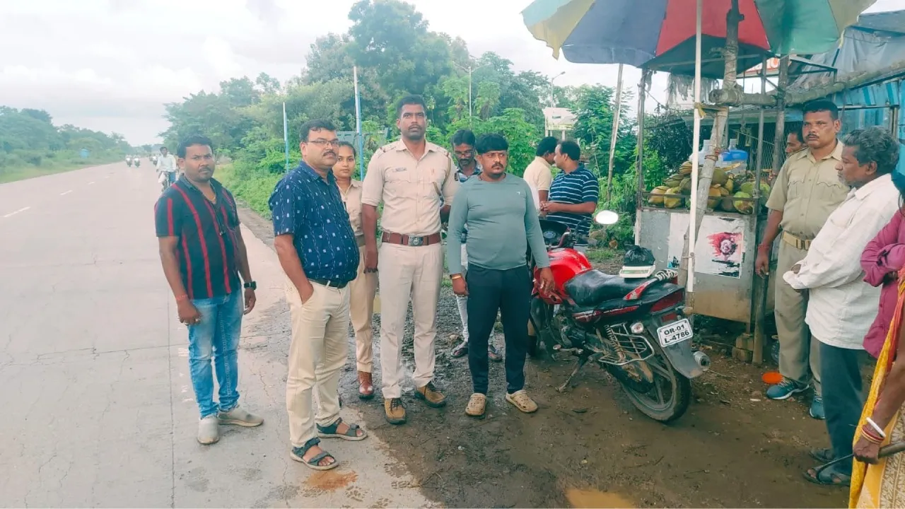  ବେଆଇନ ଭାବେ ପାନ ଦୋକାନରେ ବିକ୍ରି ଚାଲିଥିଲା ଗଞ୍ଜେଇ, ମାଡ଼ିବସିଲା ପୁଲିସ