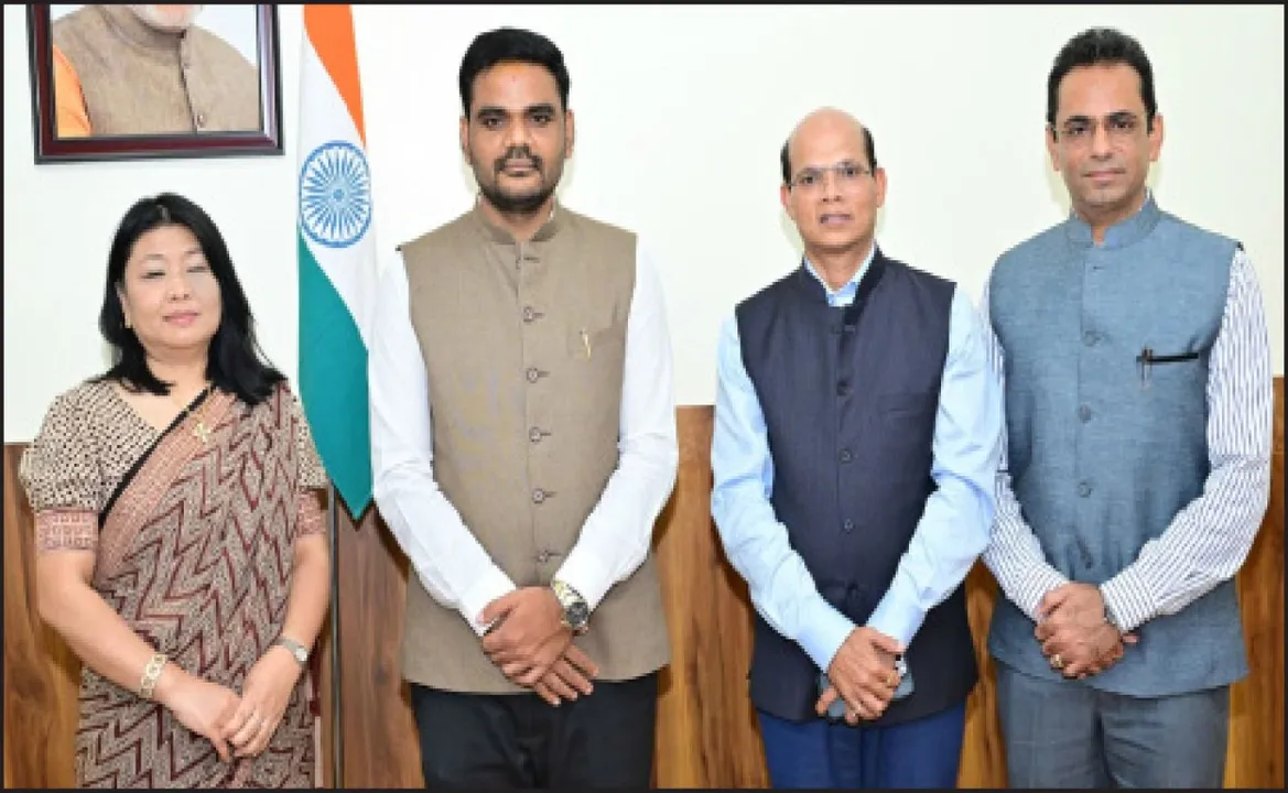  ଶିଳ୍ପମନ୍ତ୍ରୀଙ୍କୁ ଭେଟିଲେ ଆଇଏଫ୍‌ଏସ୍ ଅଧିକାରୀ