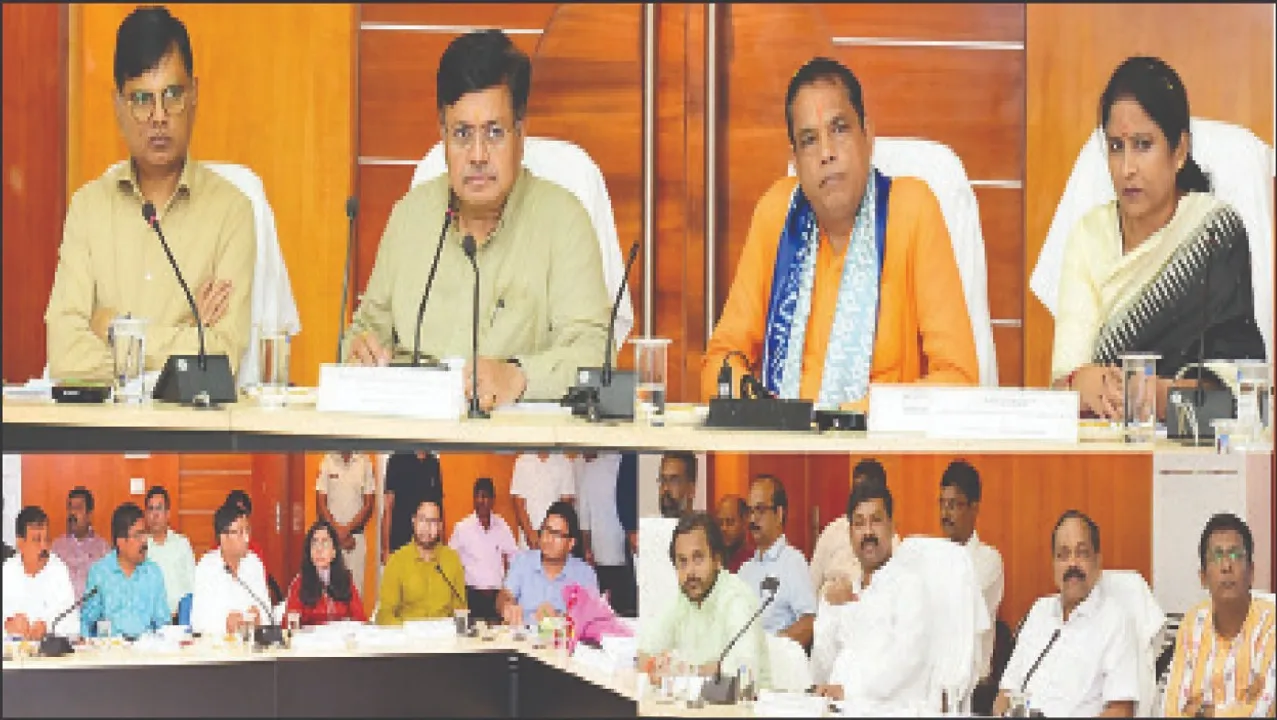  ରାସ୍ତା ମରାମତି ନେଇ ପୂର୍ତ୍ତ ମନ୍ତ୍ରୀଙ୍କ ସମୀକ୍ଷା: ୨୦ ସୁଦ୍ଧା ସବୁ ଖାଲଖମା ମରାମତି ନିର୍ଦ୍ଦେଶ