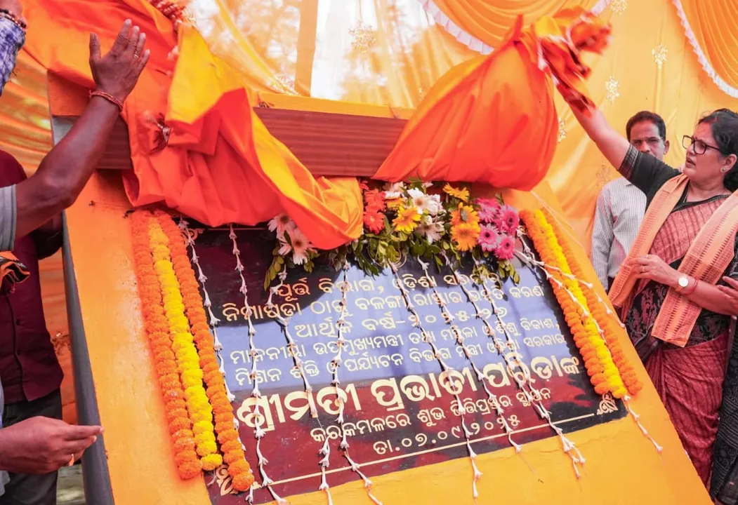  ଉପମୁଖ୍ୟମନ୍ତ୍ରୀ ଦ୍ବାରା ରାସ୍ତା ପ୍ରଶସ୍ତିକରଣ କାର୍ଯ୍ୟର ଭିତ୍ତିପ୍ରସ୍ତର ସ୍ଥାପନ