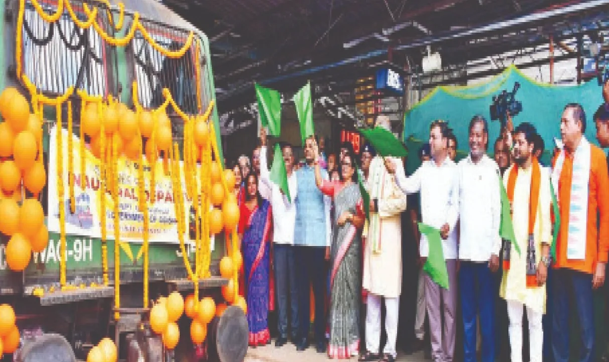  ତୀର୍ଥରେ ଗଲେ ୬ ଜିଲ୍ଲାର ୭୭୫ ବରିଷ୍ଠ ନାଗରିକ: ସାଙ୍ଗରେ ଅଛନ୍ତି ୨୫ ଏସ୍କର୍ଟ ଅଧିକାରୀ