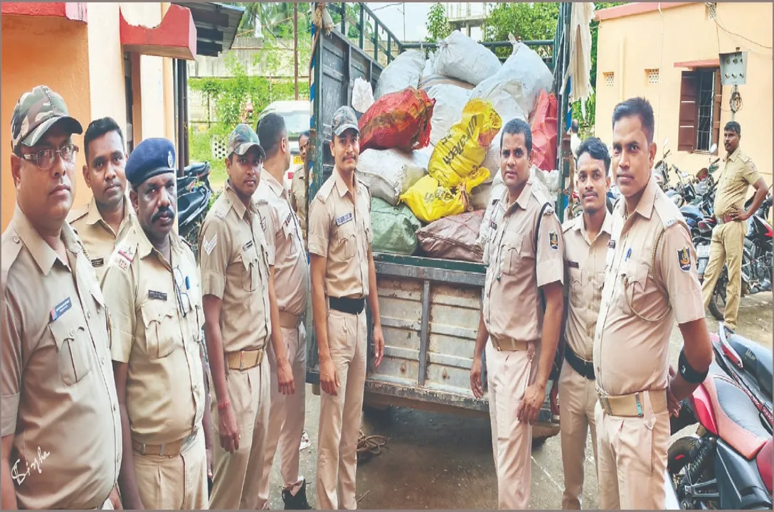  ବାଛୁରୀପଡ଼ାରେ ୧ ପ୍ଲାଟୁନ୍‌ ଫୋର୍ସ ସହ ଚଢ଼ଉ: ବିପୁଳ ପରିମାଣର ବାଣ, ୫୦ କେଜି ବାରୁଦ ଜବତ